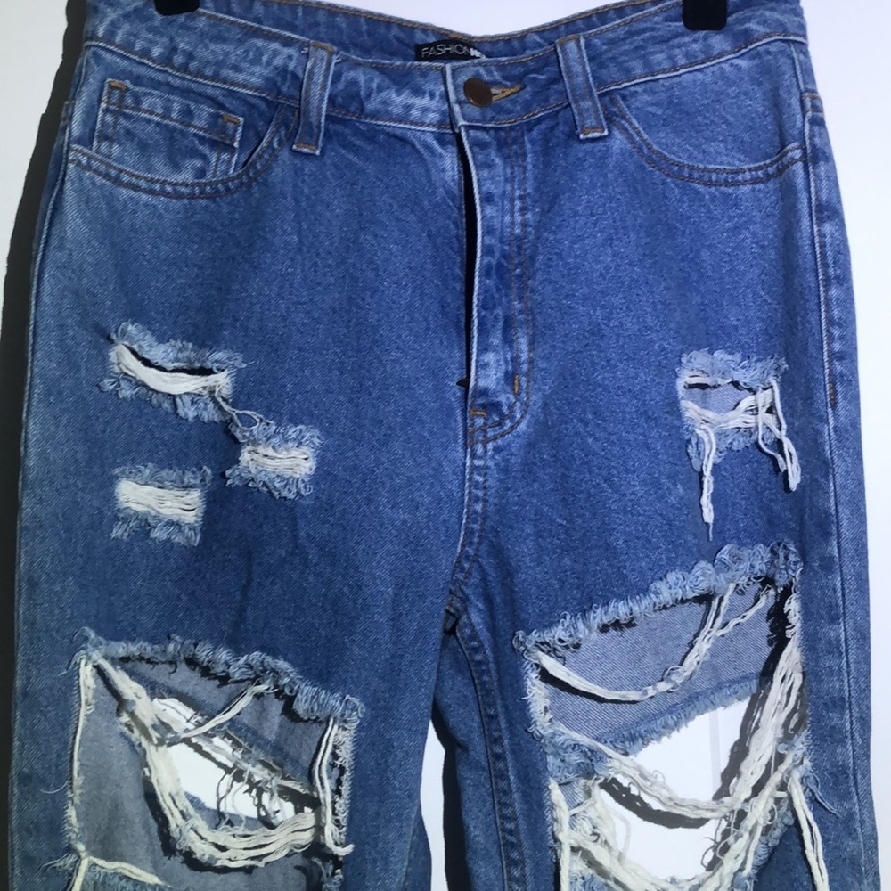 Fashion Nova  distressed jeans - Picture 6 of 8